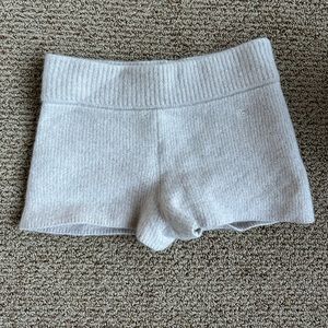 Everlane, cream casual wool shorts (M)